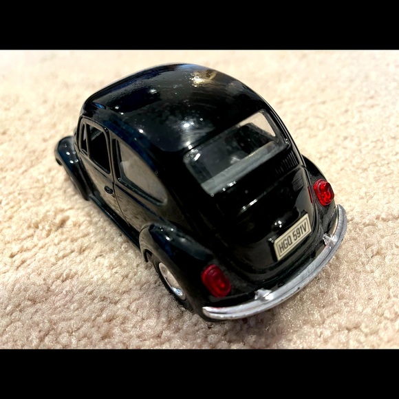 1:32 Model Volkswagen Bug - Picture 2 of 4